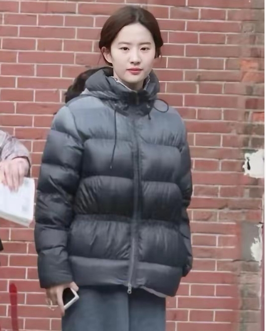 刘亦菲就是长得好看就可以随便穿嘛？确实可以 ​​​
