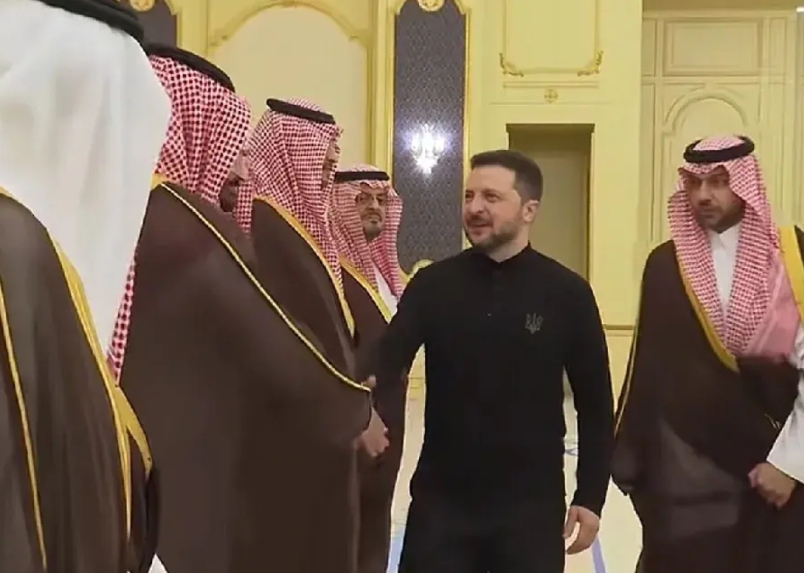 美国笑话不断，原本把乌克兰锁在门外，单独和俄罗斯商量如何处理乌克兰，结果发现乌克