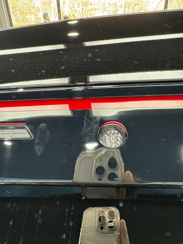 雅阁倒车灯有划痕
你们的倒车灯有这么一条划痕？4儿子店说是生产工艺