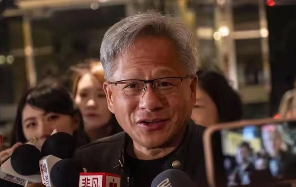 狼评天下：H20忽悠瘸了B30A又要来了

​路透社报道，英伟达的黄仁勋及其高管