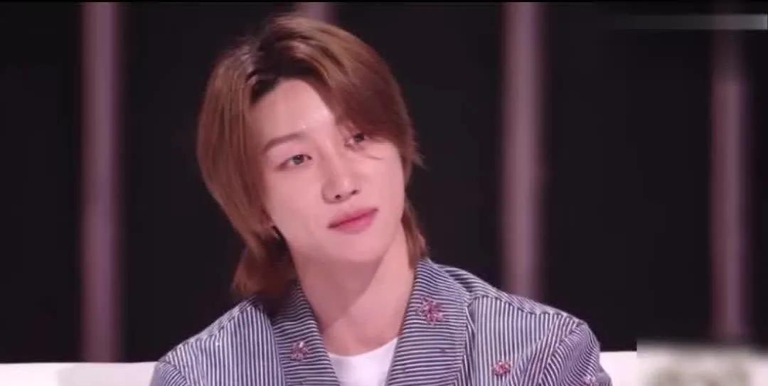 #徐明浩的温柔真的藏不住啊#
徐明浩的共情力也太戳人了！昨晚《让我来唱》直播里，