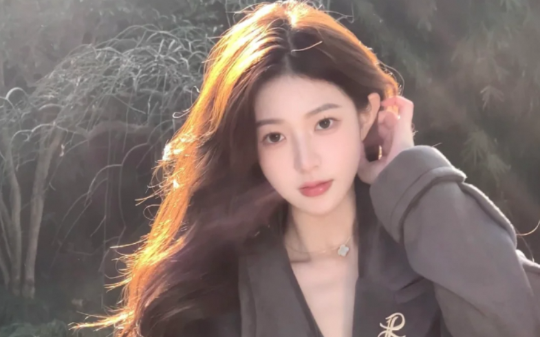 宋少爷因误推保姆儿子入水，被未婚妻送进监狱，再归来，早已死去的人却顶替了他的位置