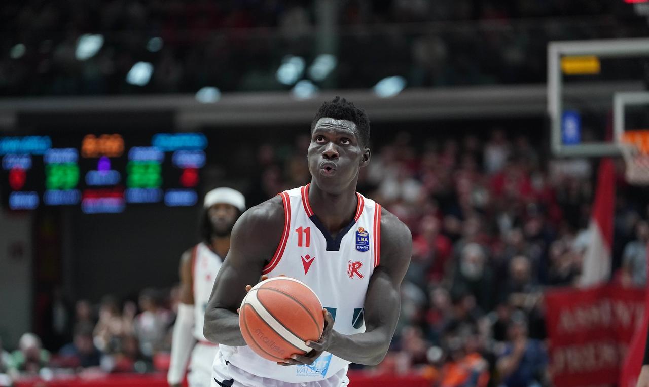 塞内加尔中锋穆罕默德·法耶已退出2025年NBA选秀的提前参选名单。法耶将寻求在