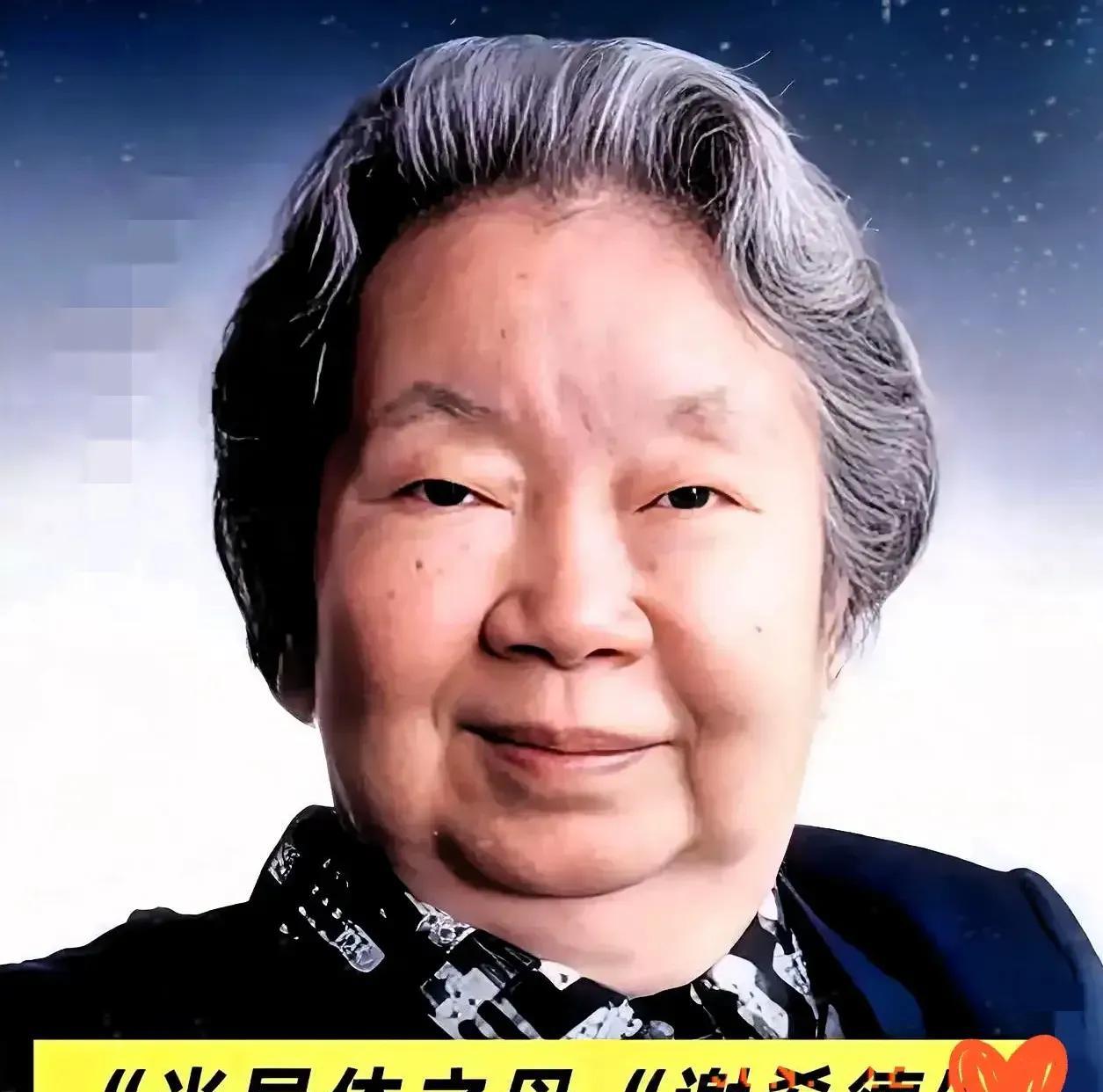 家人们认识这位老奶奶是谁吗？
相信刷到的都会向老奶奶送
一束鲜花[玫瑰][玫瑰]