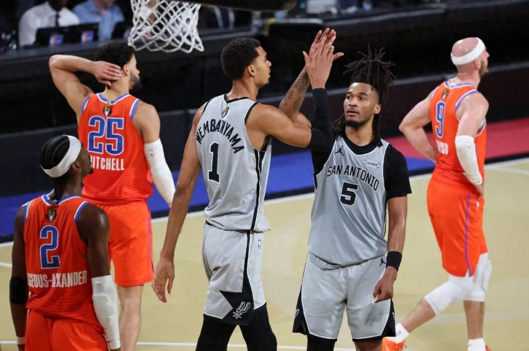 NBA杯半决赛，马刺以111-109战胜雷霆。
本场比赛，马刺中锋文班亚马与雷霆