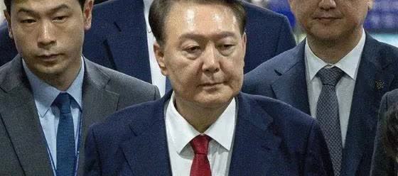 韩国前总统尹锡悦再次被收监，现在最难过的就是其夫人金建希，不仅担心尹锡悦会把牢底