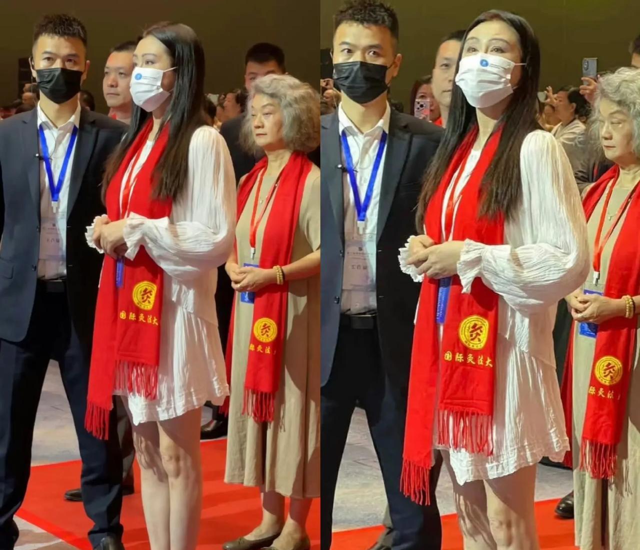 王祖贤居然回国了，她应该是港圈最佛系的女明星了，脸上没有任何科技的痕迹，接受自己