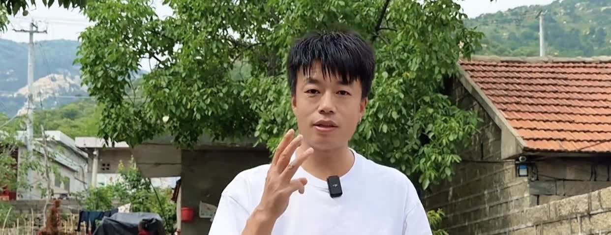 小东北还是走上了海哥的老路，第一次就失败而归。

蹭饭这个路子就是当年海哥的