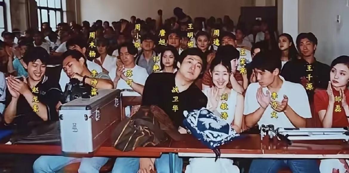 朱媛媛去世，梁静，陶虹和黄小明都发表了哀悼，但大家都在等李乃文的态度。



面