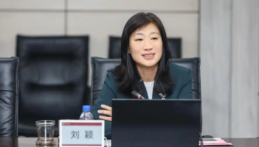 据知情人士向运营商财经网独家透露，中国电信集团副总经理刘颖新增职务，同时兼任集团