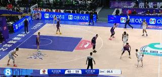 致敬姆巴佩！今晚辽宁男篮客场挑战北控男篮的CBA常规赛中，辽宁后卫赵继伟在上半场