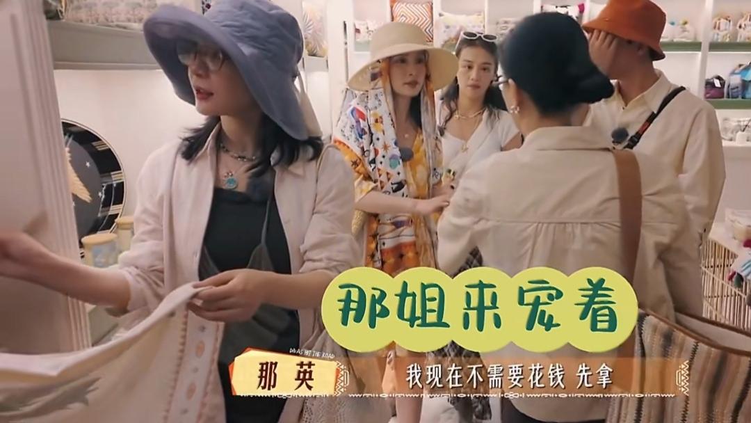李沁埃及市集买丝巾：一场关于热爱与接纳的暖心之旅
