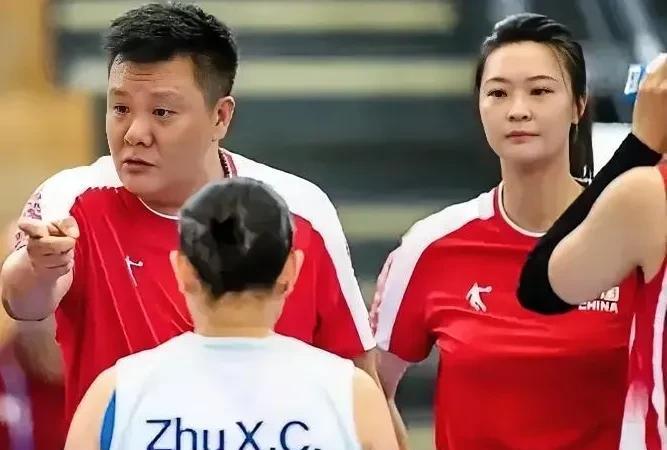 随着昨天大运会中国女排0比3败于德国女排，网上关于这支中国女排到底是听王之腾的，