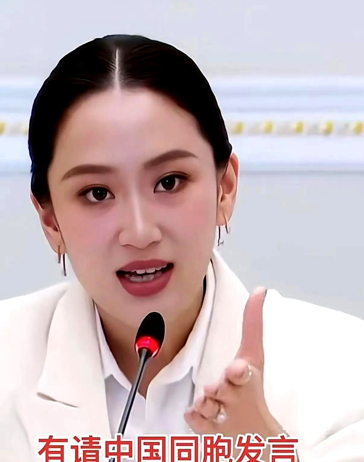 佩通坦遭炮轰后，去灾区送温暖











佩通坦最近有点烦，被洪森怼了