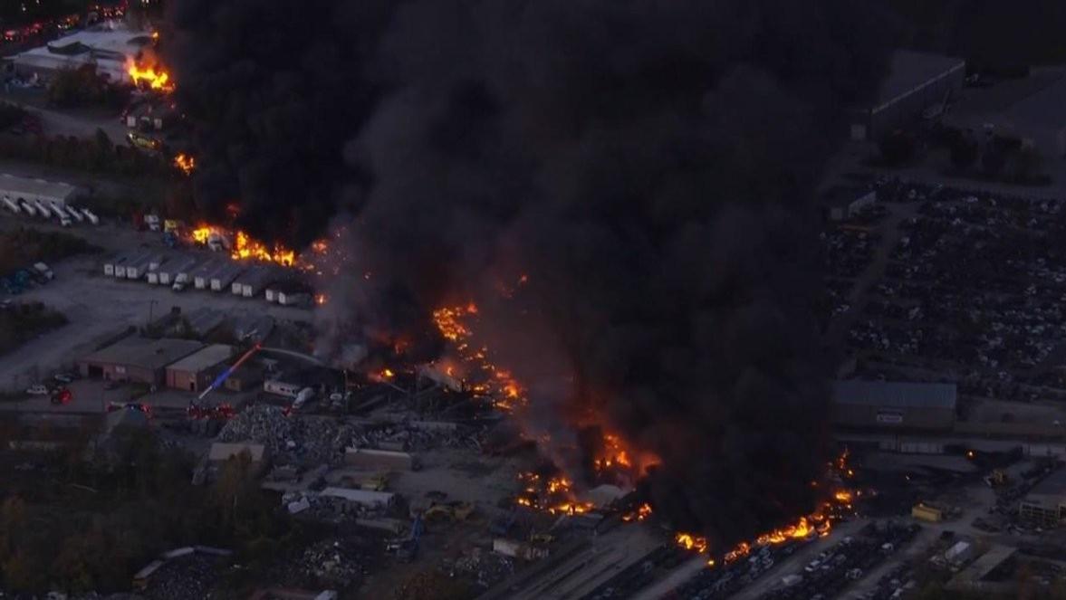 “老飞机故障真相大揭密：美国货机高空坠毁12人遇难，黑匣子藏着什么秘密？”