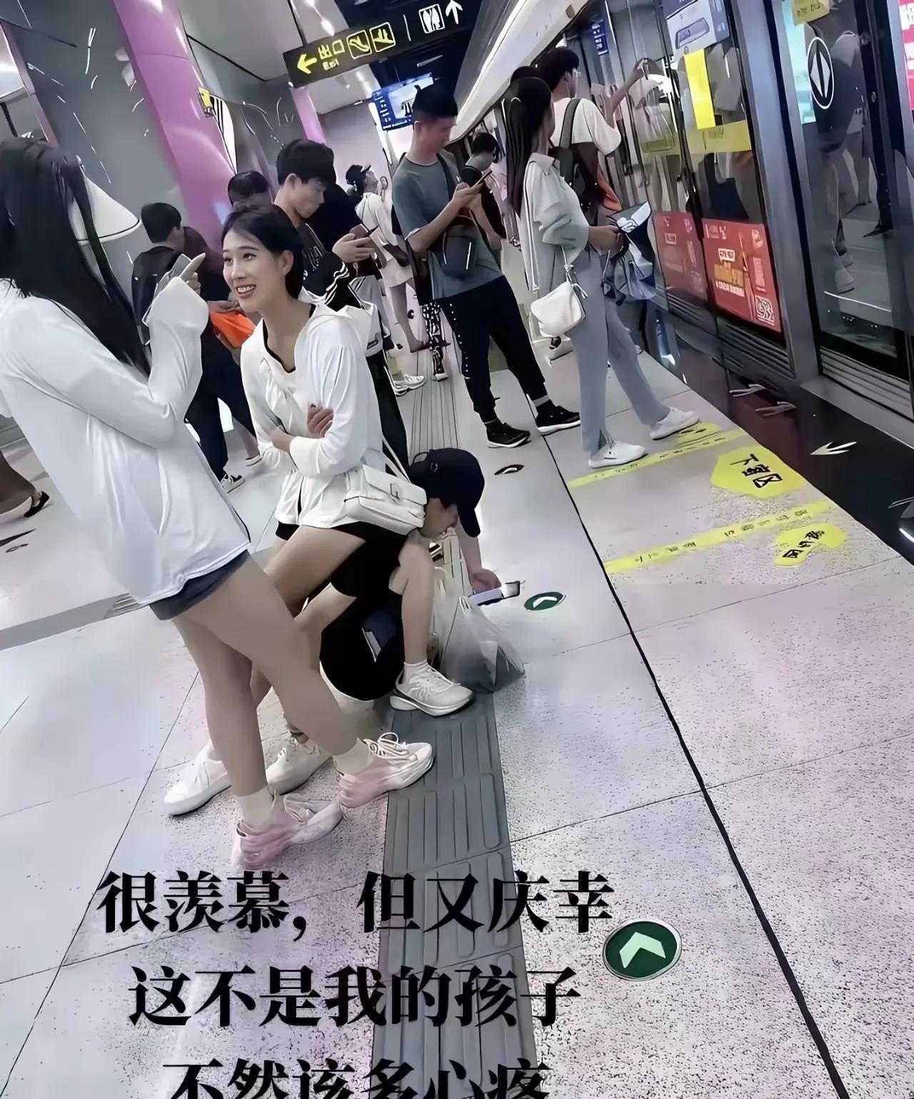 这样的男人尊严何在？
如果是我儿子
估计当场能气到吐血[发怒]