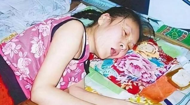 1987年，亲哥扇了她俩耳光，她趁机装瘫了，这一瘫就瘫了20年！真是装瘫界的翘楚