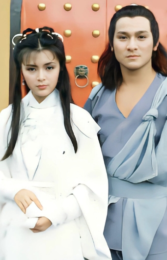 刘德华和陈玉莲旧照片。他们共同主演了1983年版的《神雕侠侣》。两人凭借精湛的演