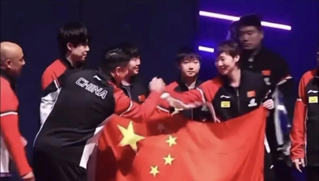 05月25日，王曼昱和肖战世纪握手！



五月二十五日，一场令人难忘的世纪握手
