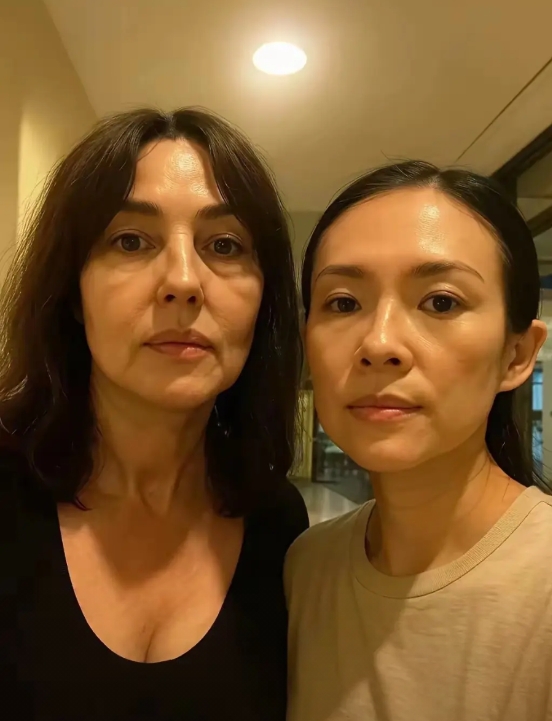 章子怡素颜照曝光，她这状态如何呢？46岁且育有两个孩子的她，除了颈纹稍重些，其余