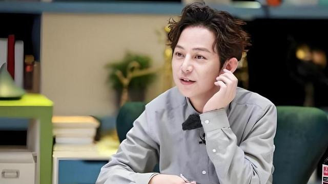 拿手节目停播，婚姻生活无人知， 51岁何炅现状如何