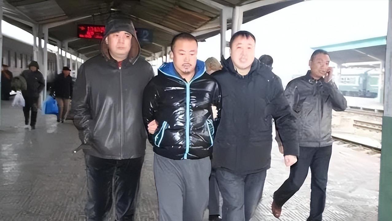 畏罪潜逃13年，史上“最牛逃犯”竟然成了知名明星？