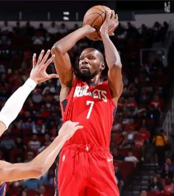 杜兰特32分带领火箭客场险胜活塞。NBA常规赛，火箭客场挑战活塞，这场比赛，杜兰