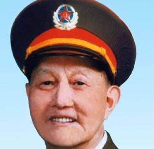1986年，洪学智遭美方挑衅，“敢问将军是那所军校毕业？”小学毕业的他回答：“美
