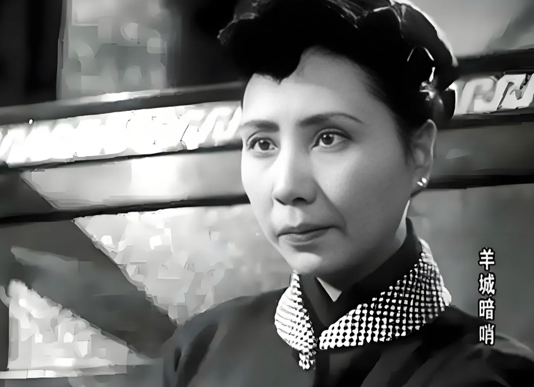 这位女性表演艺术家1920年生于江苏南京，毕业于上海培成女中，1941年，进入艺