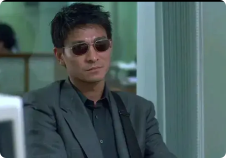 刘德华年轻的时候为什么演技不好？主要是因为偶像包袱太重，演什么电影都喜欢刻意的耍
