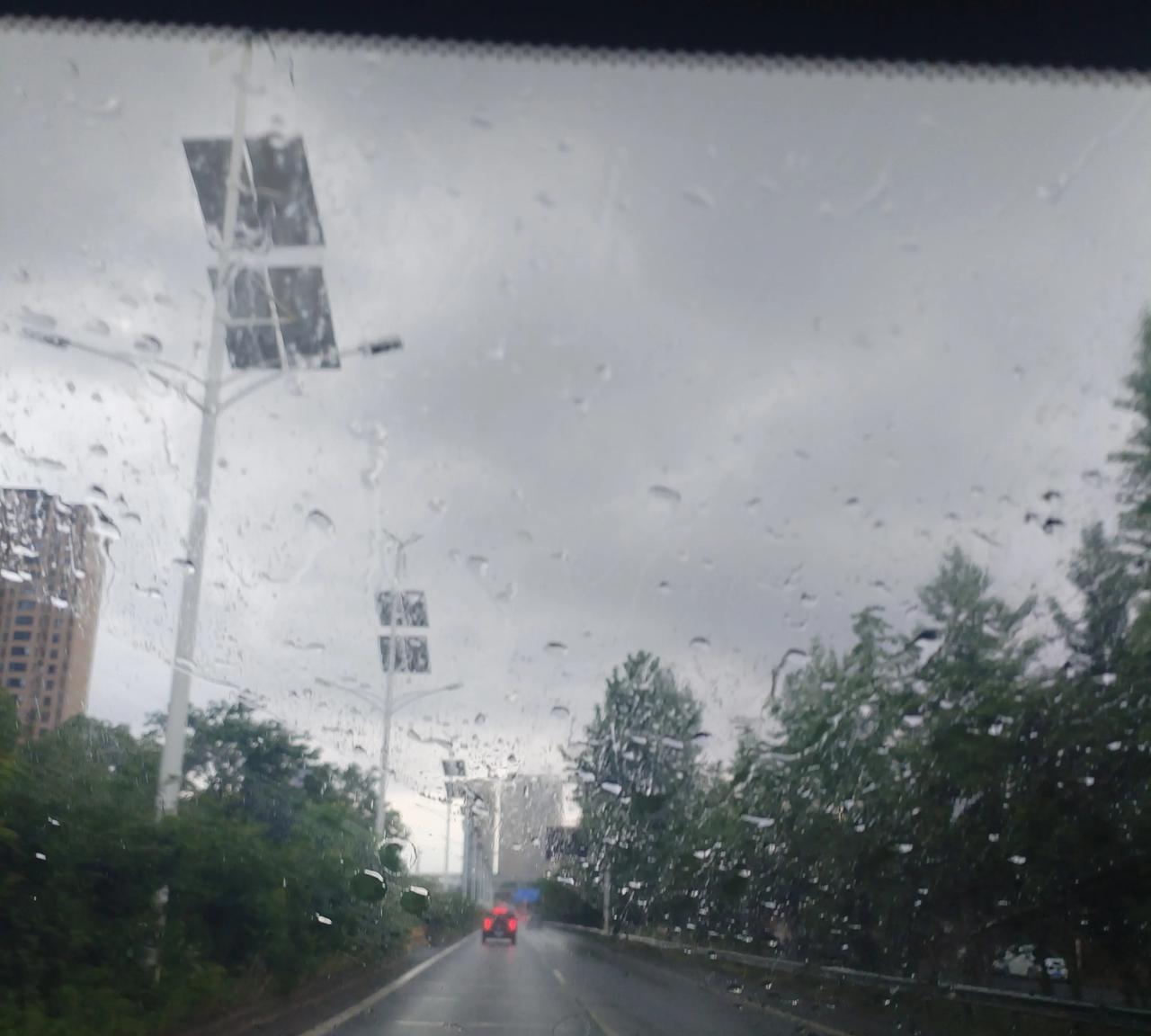 #晒图笔记大赛#
风雨中依然在前行的道路上！