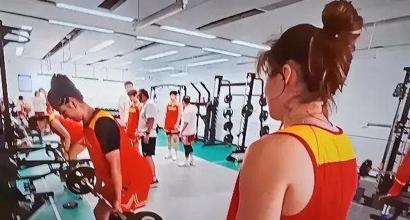 张子宇现在年龄小
速度上是短板
加以训练
可以弥补的
韩旭既有身高
也有中投水平