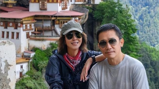 事实证明，久居日本的丁克一族梁朝伟，早已选择了另一种人生