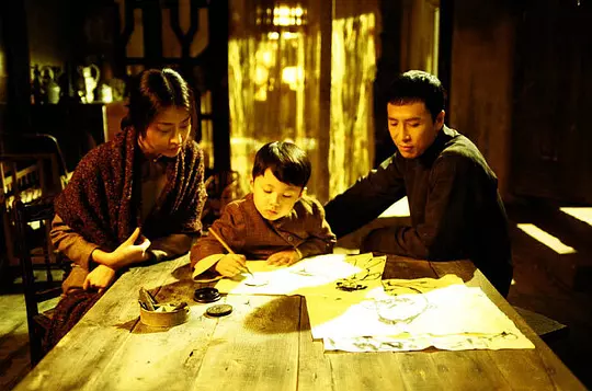    甄子丹饰演的《叶问》真正把中国人的骨气，灵魂演出来了。开始一部分讲述了叶问