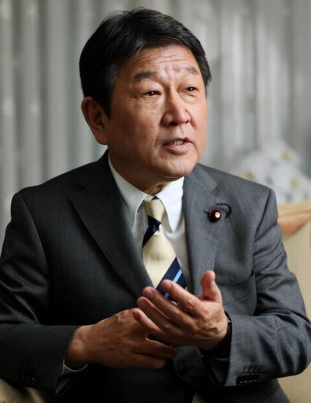 日本外相针对”对华关系“表态，认为“该合作合作，该对抗对抗”，将“对华友好”的面