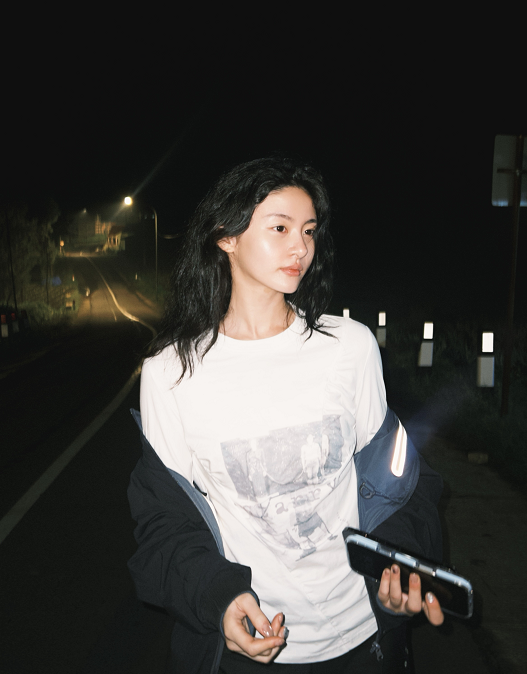 赵晴的夜色氛围感穿搭，超不错的！