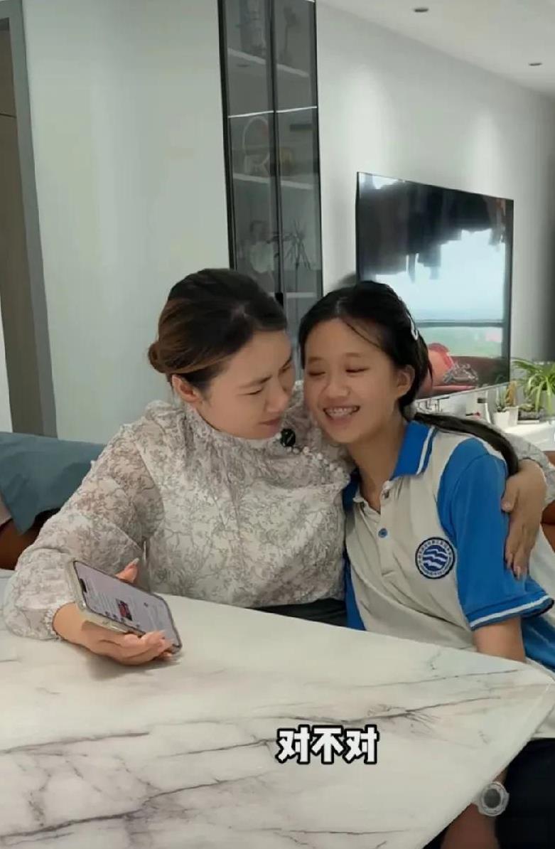 鸽子这个婶子做的真到位！
馨馨再有两天就中考了，这个时候本应该妈妈或者爸爸接馨馨