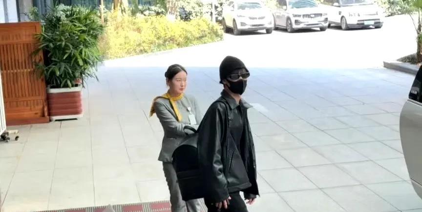 #李昀锐到武汉了##李昀锐奔跑吧13路透# 终于见到李昀锐 到武汉，参加奔跑吧，