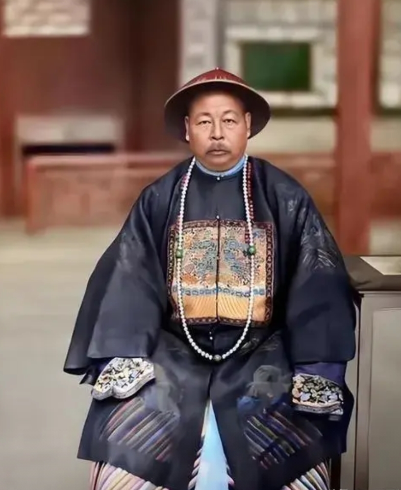 中国历史十大功臣
1)左宗棠
2)郑成功
3)彭德怀
4)岳   飞
5)霍去病