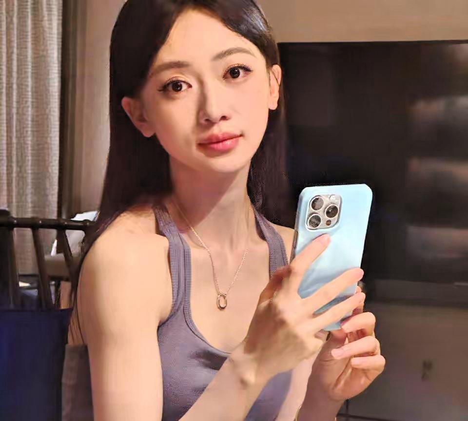 吴谨言和洪尧这对CP最近真是甜到齁！吴谨言在节目里开玩笑说要招上门女婿，结果网友