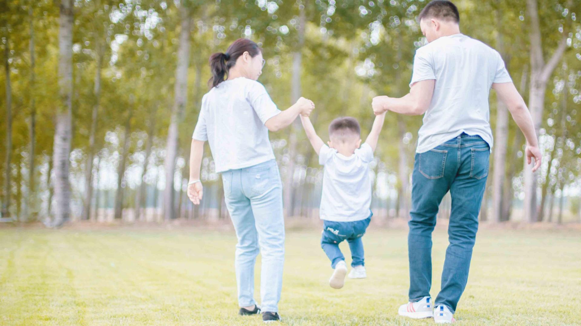 人到中年才明白：那些只生了一个娃的家庭，通常过得更幸福