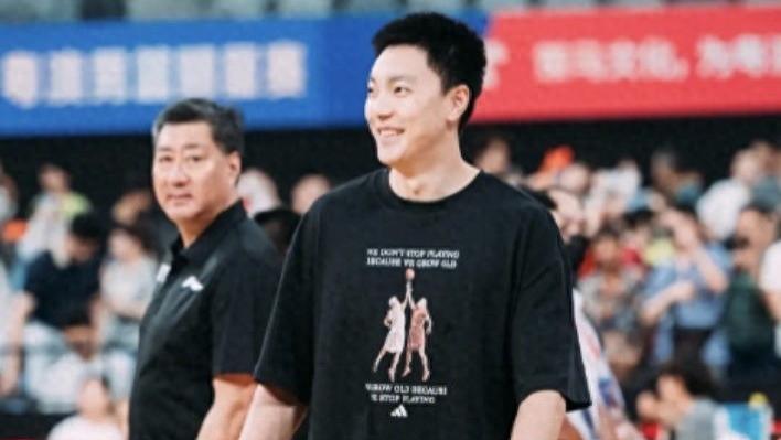 广东男篮喜忧参半，胡明轩朱芳雨宠粉，徐杰有坏消息