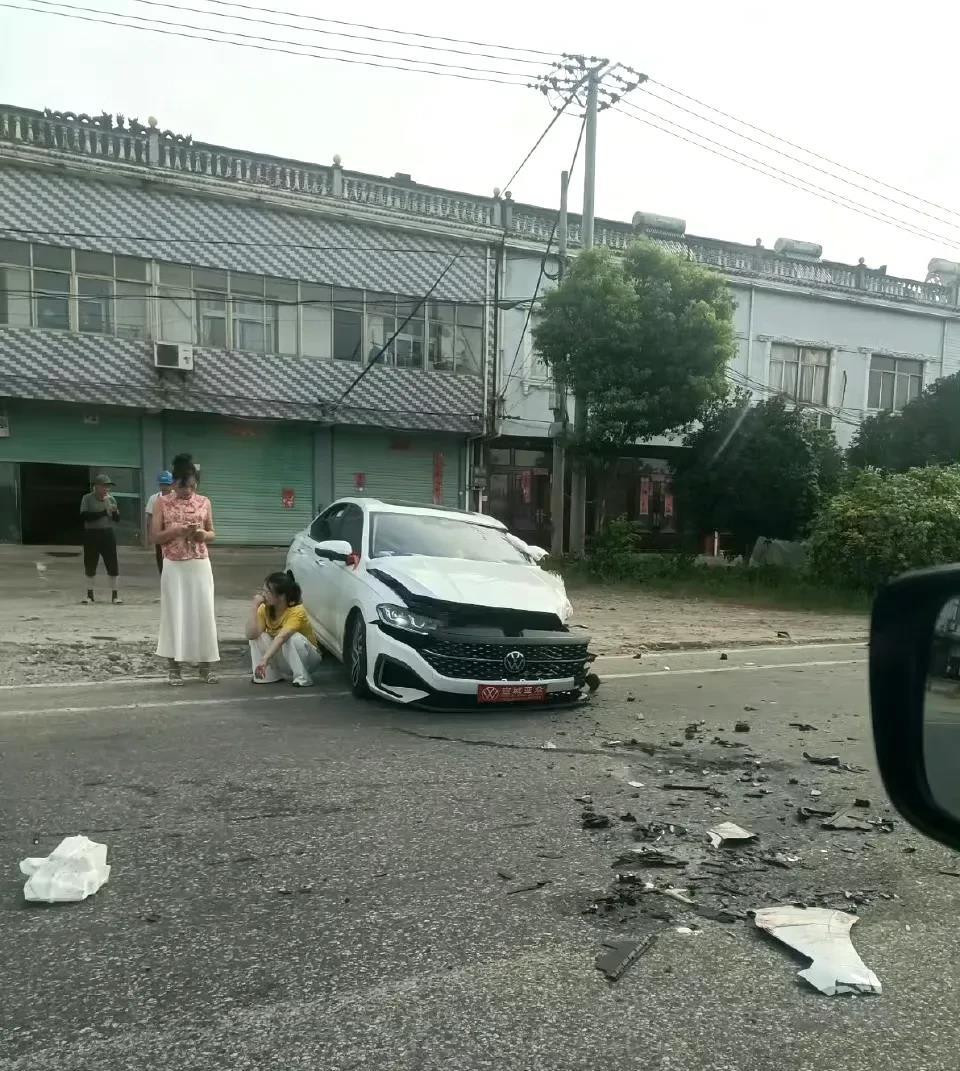 小姐姐这是刚提的车啊 ​