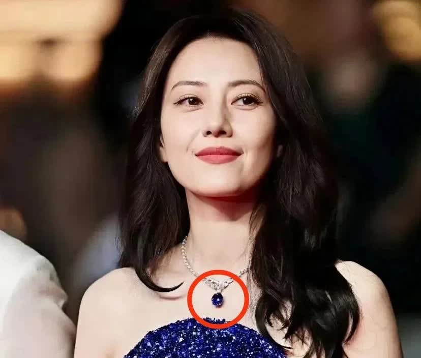 我开始有点理解赵又廷了，
高圆圆这么完美的女人，谁不喜欢啊？
不仅是因为她漂