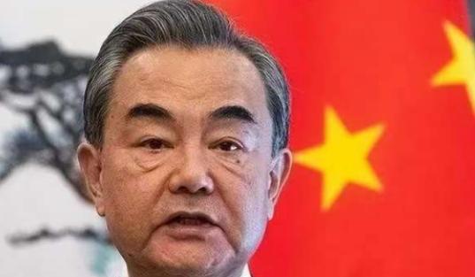 中方准备迎战，美逼中国缴罚金，开口价就是1750亿，王毅反将一军！美国这回是真不