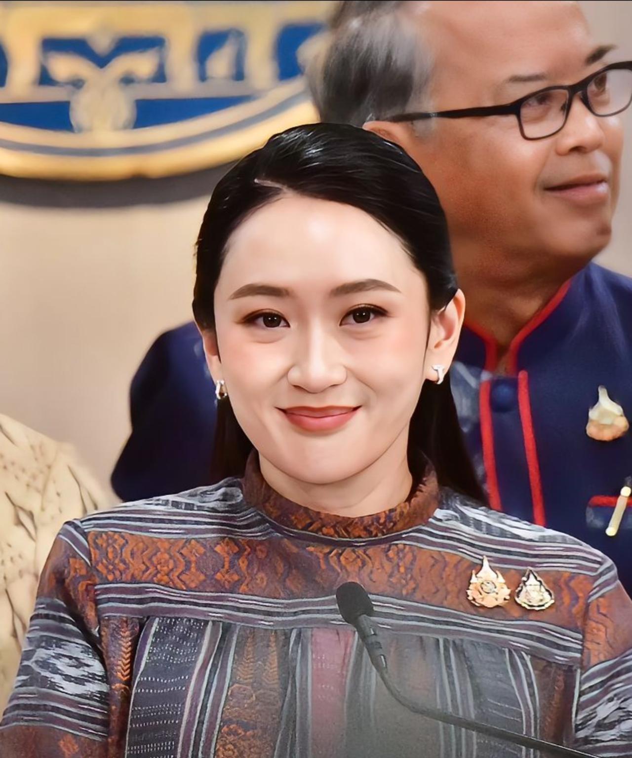 佩通坦笑容甜美，颜值和气质都完美无缺
2025年6月10日，泰国总理佩通坦女士，