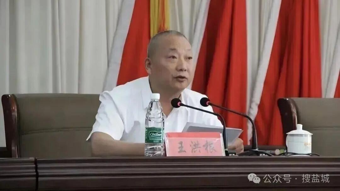 “明星村官”的坠落：从创业先锋到被查对象，王洪根的双面人生警示了什么？