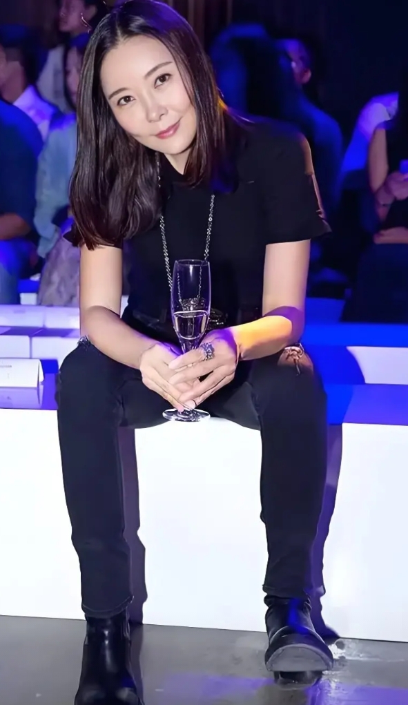 孙千的常玉儿演的好，李纯的苏紫轩演的也好，可直到演晋大奶奶的柯蓝一出场才知道什么