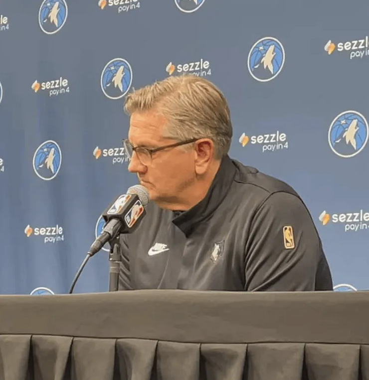 NBA常规赛，凭借奥斯汀-里夫斯的绝杀，湖人116-115战胜森林狼。
赛后，森