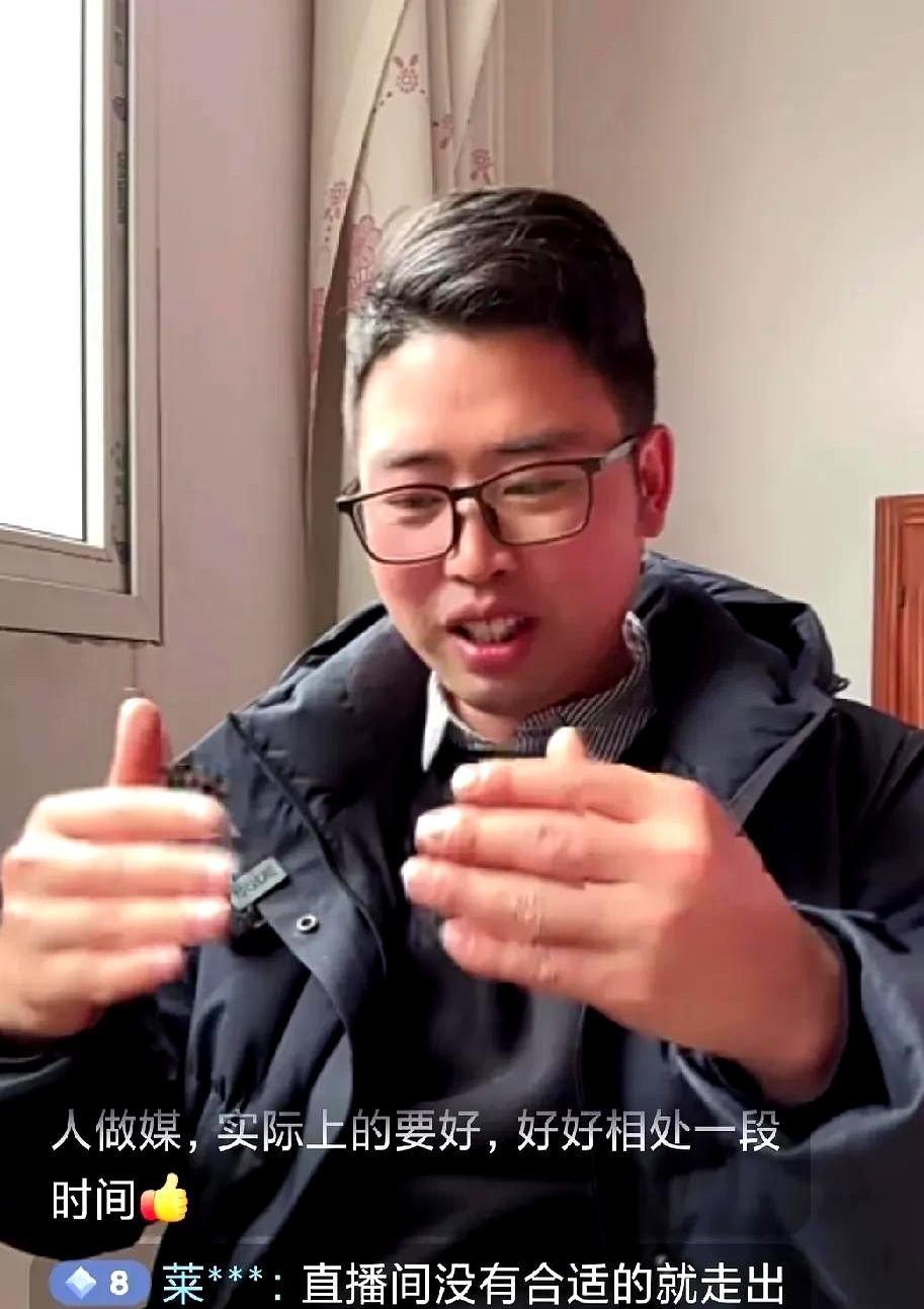 土家顶流老鹅突然在直播间自曝健康隐疾！
曾经全网磕疯的“鹅月CP”复婚大戏彻底B
